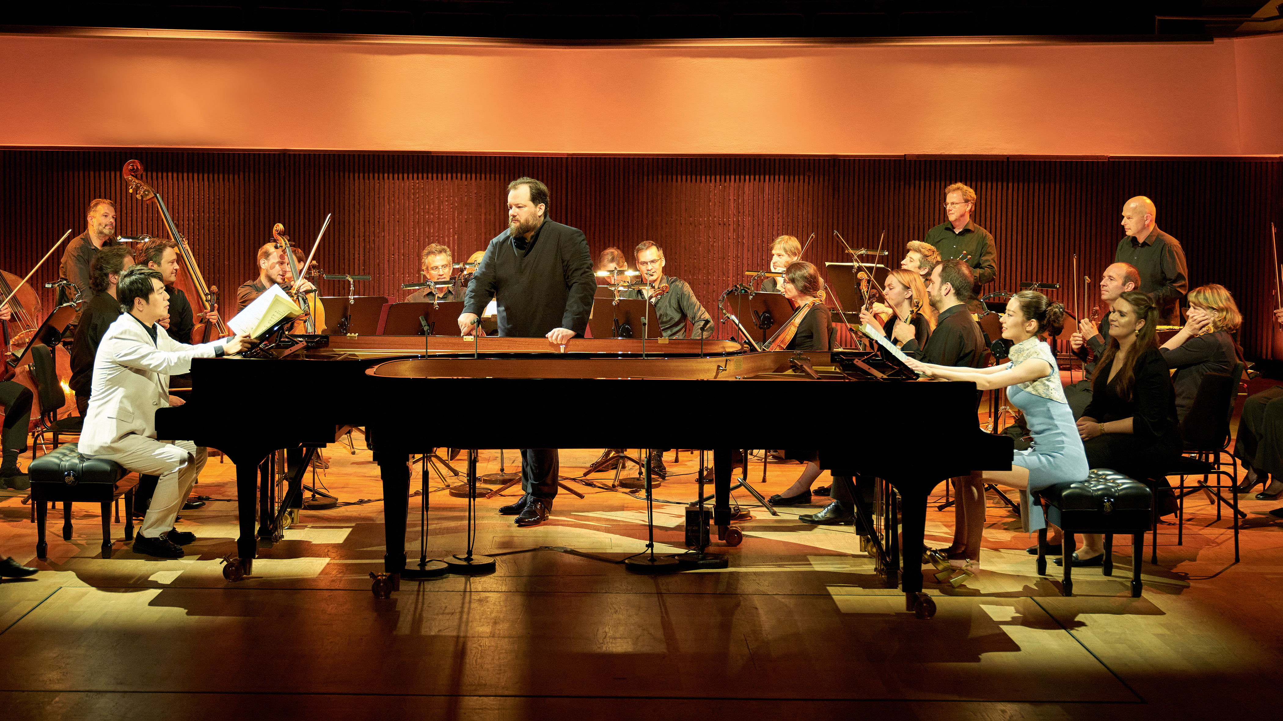 Lang Lang playing live